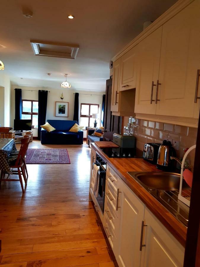 Nanny Quinn'S Apartment Killucan Екстер'єр фото
